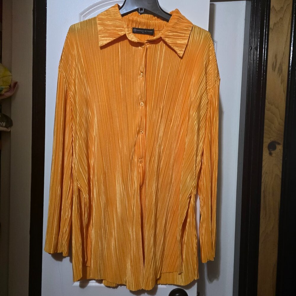 Fashion to Figure Women's Plus Size Pleated Buttoned Down Shirt Blouse Size 0X